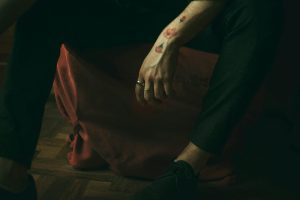 Exploring the Aesthetics of Dark Academia and Preppy Styles